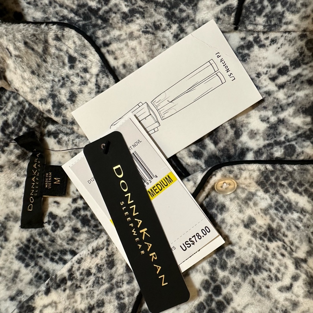 Donna Karan 2 pc Animal Print Pajama Set W/ Pockets Size Medium Gray - Picture 9 of 11